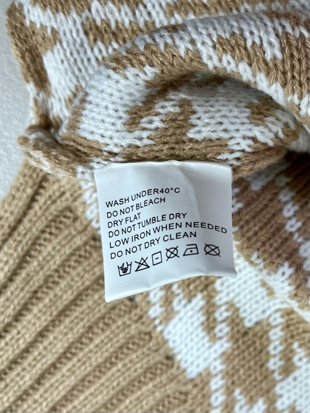 Women's Oversized Houndstooth V-Neck Sweater Vest - Camel/White - Picture 4 of 10